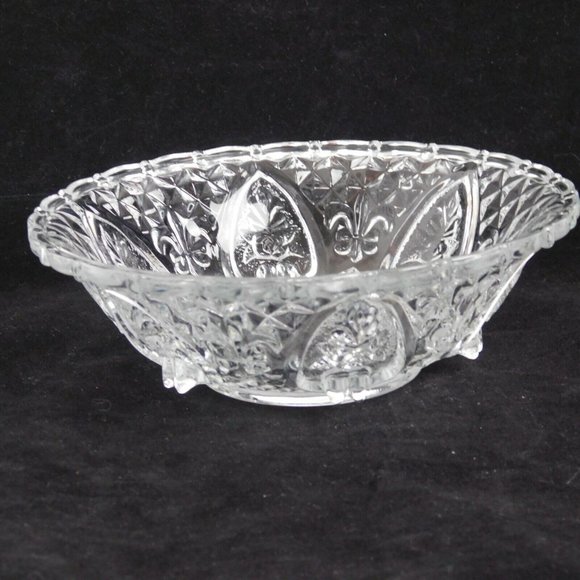 KIG Malaysia Clear Bowl Pressed Glass Heart Fleur de Lis Elegant Serving Dish - Picture 3 of 11